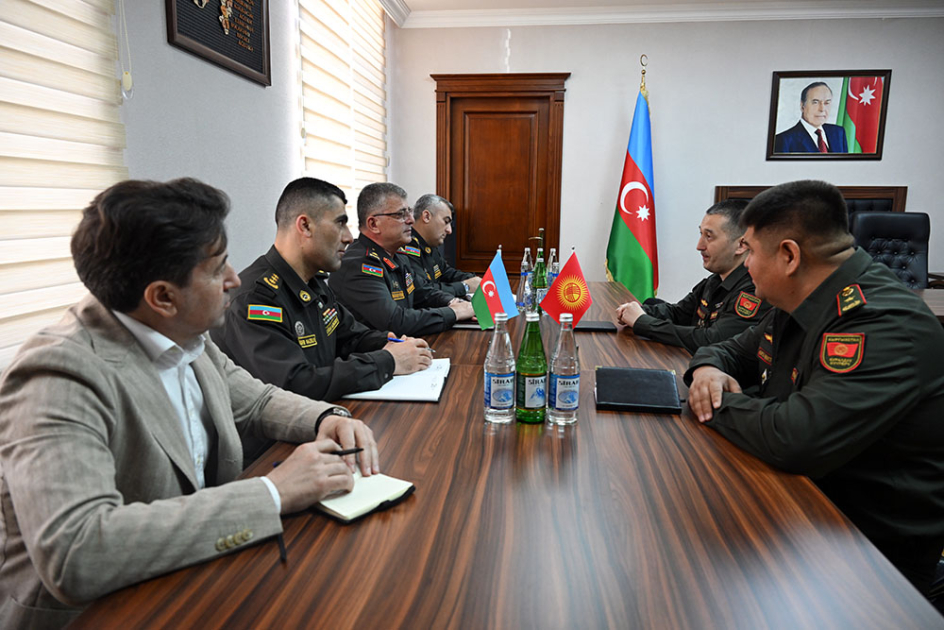 General-mayor Azər İbrahimov qırğız həmkarı ilə görüşüb